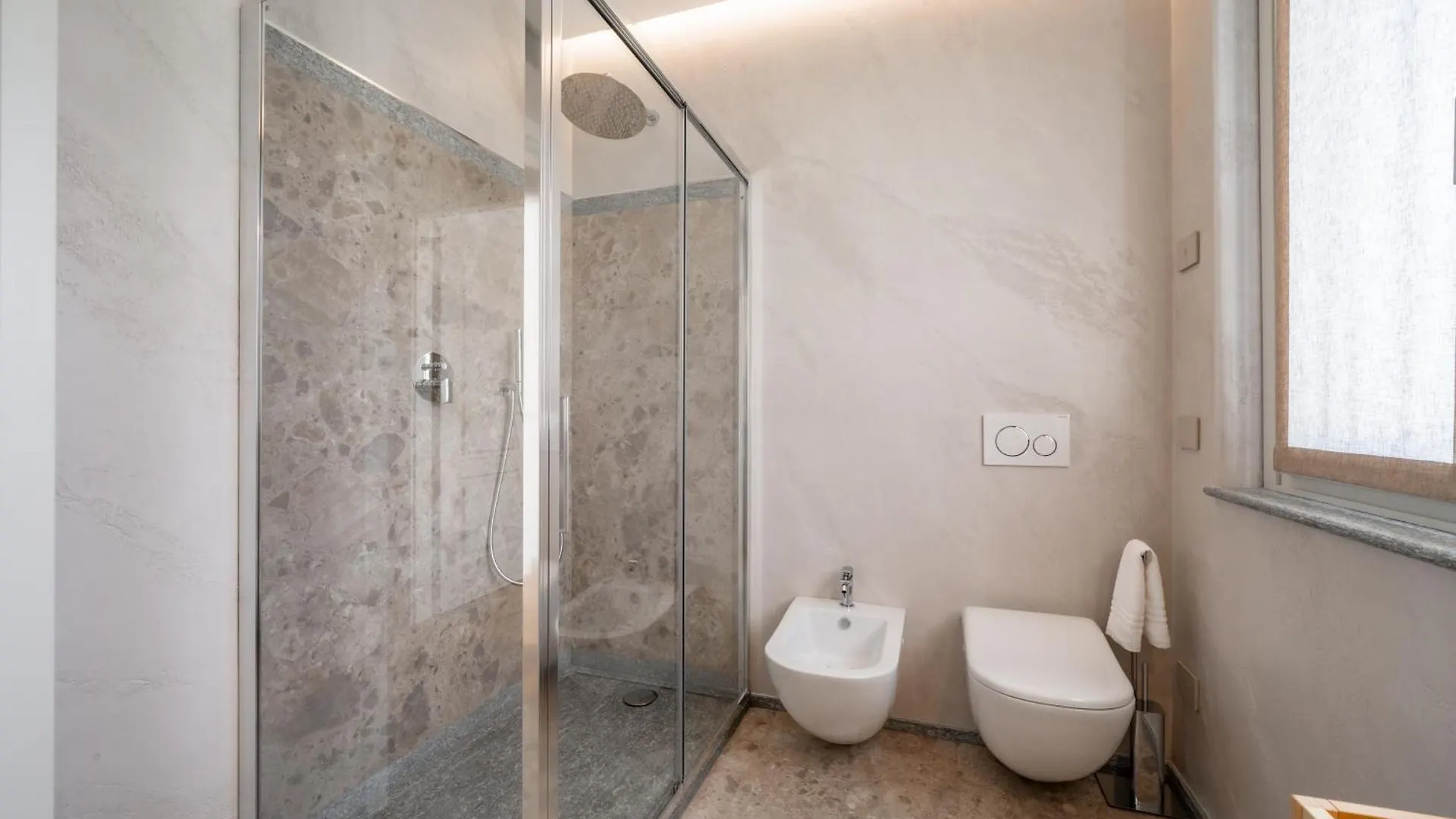 Villa Sunrise - Luxury Property With Pool & Large Private Garden, Few Steps From The Beach, Ideal For Families And People With Mobility Issues Dervio 0*,  Italien