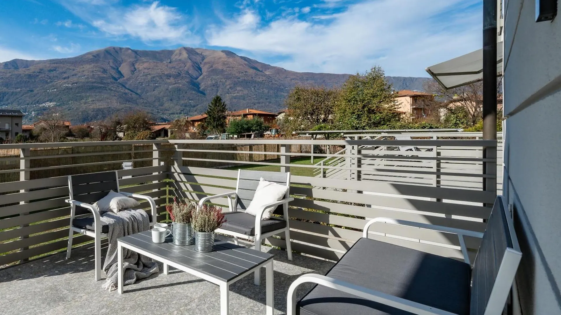 Villa Sunrise - Luxury Property With Pool & Large Private Garden, Few Steps From The Beach, Ideal For Families And People With Mobility Issues Dervio